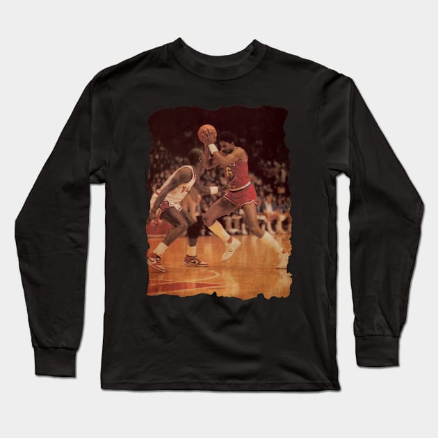 Young Michael Jordan vs Julius Erving Vintage Long Sleeve T-Shirt by CAH BLUSUKAN